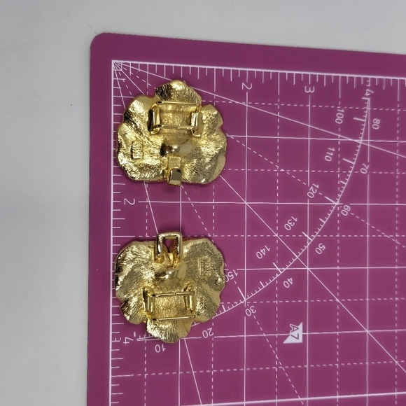 VINTAGE MIMI DI N TEXTURED GOLD TONE LEAF DOUBLE BELT BUCKLE - Picture 8 of 9